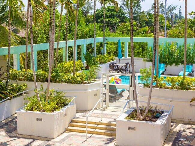 Building Photo - 9172 Collins Ave