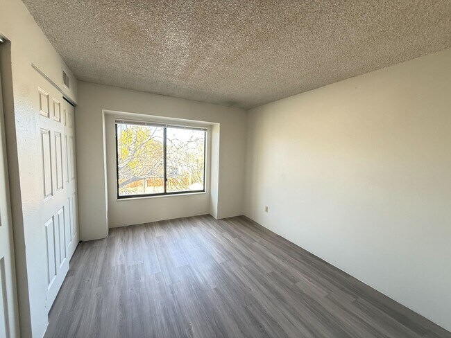 Building Photo - 2 Bedroom 1 Bath with Loft Available NOW!!...