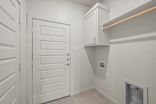 Building Photo - Brand new townhomes in Iron Horse!