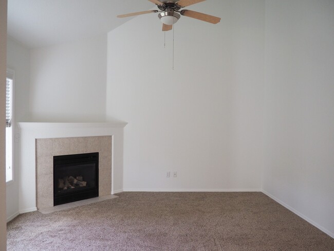Building Photo - Beautiful, 3 Bed 1.5 Bath Home In Willamet...