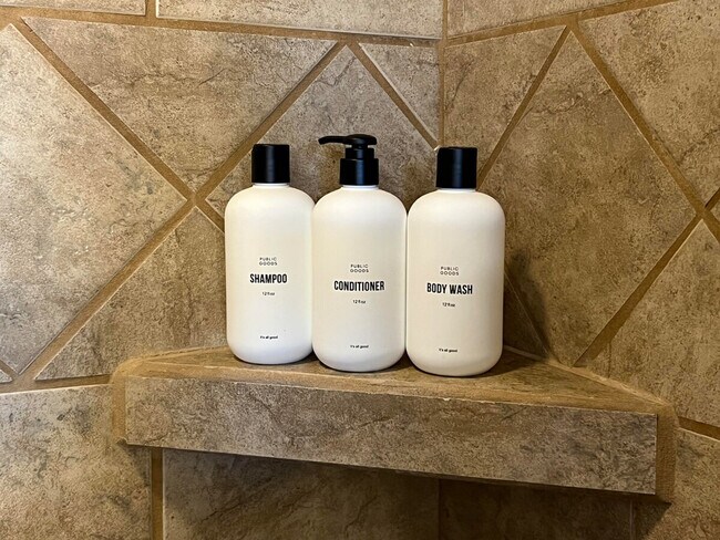 Building Photo - 2711 Sunrise Point Rd