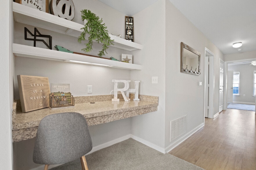 Huron Living Room - River Hills Apartments