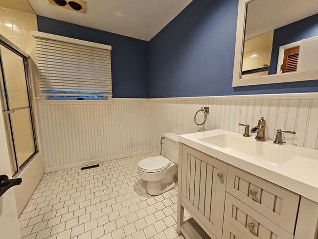 Building Photo - 246 Seaside Ave