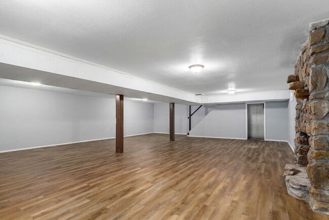 Building Photo - 2556 W Cardinal St
