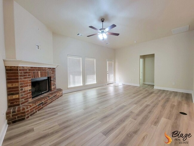 Building Photo - PRE LEASING 3 Bed 2 Bath Heritage Hills Beauty