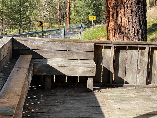 Building Photo - View the Applegate River!!