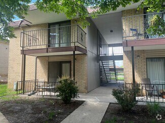 Building Photo - 1 BEDROOM 2ND FLOOR CONDO UNIT WITH ON SIT...