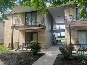 Building Photo - 1 BEDROOM 2ND FLOOR CONDO UNIT WITH ON SIT...