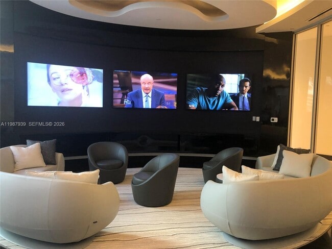 Building Photo - 851 NE 1st Ave