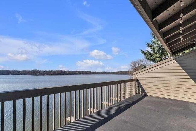 Building Photo - 820 Cliffs Dr