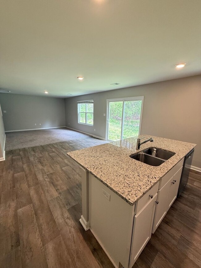 Building Photo - Rivergate