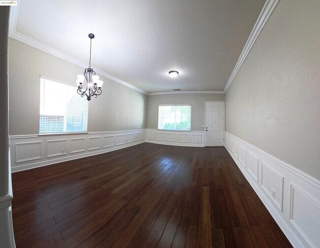 Building Photo - 462 Windwood Dr