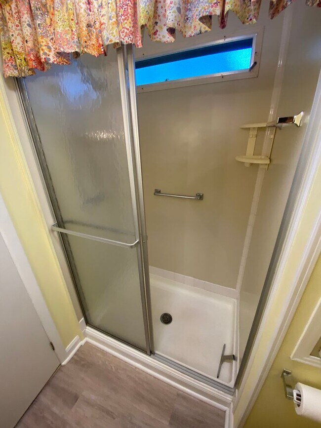 Building Photo - Beautiful 2 + 2, ANNUAL Lease In Orange Bl...