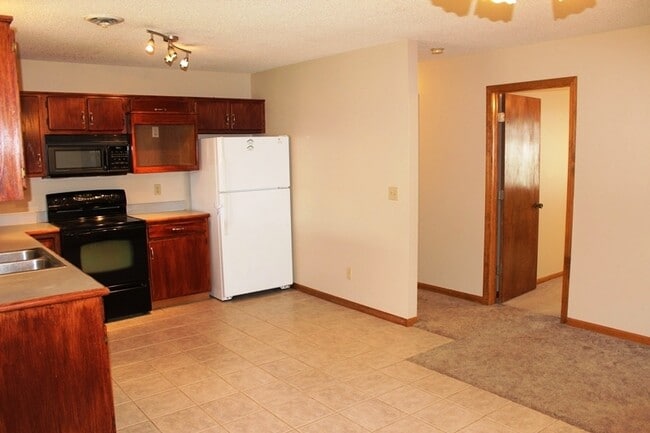 Building Photo - Huge Backyard - Close to Ft. Riley!