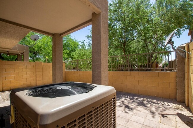 Building Photo - 2250 E Deer Valley Dr