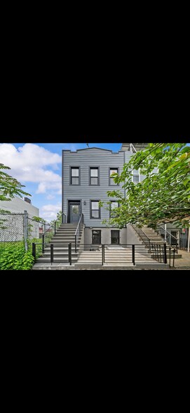 Primary Photo - 2105A Pacific St