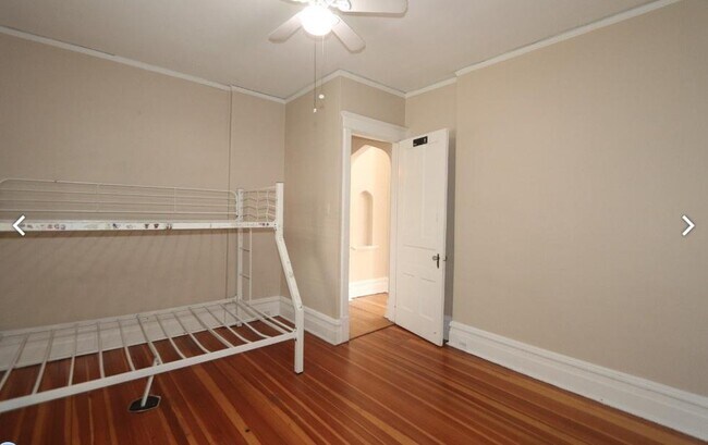 Building Photo - 916 Pleasant St