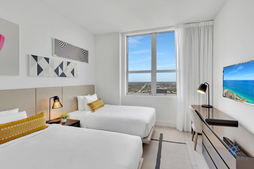 Building Photo - 4010 S Ocean Dr