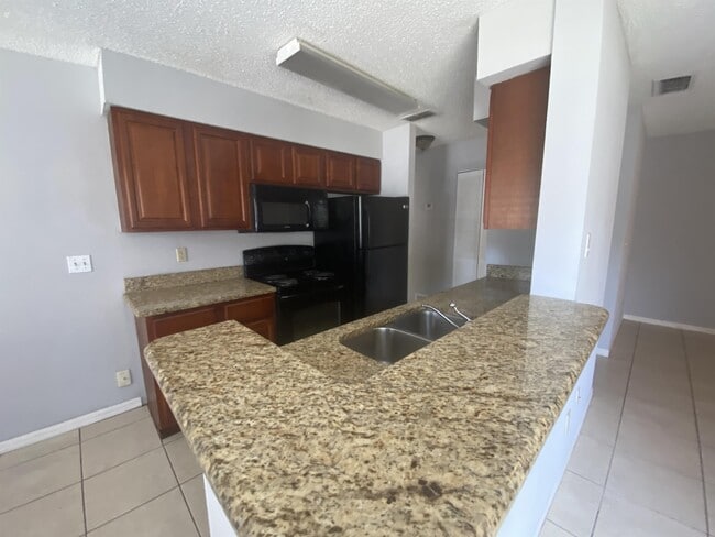 Building Photo - 1065 S Hiawassee Rd