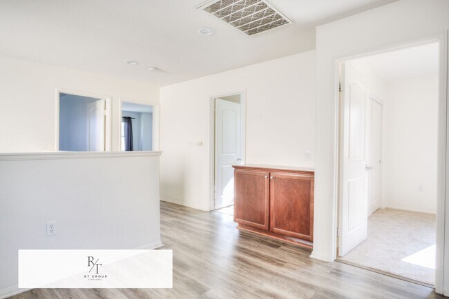 Building Photo - Beautiful 2-story home located in a gated community