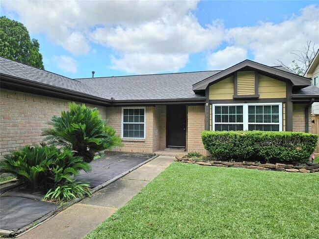 Building Photo - 2210 Brook View Ln