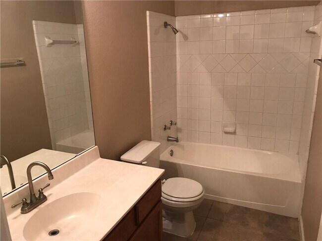Building Photo - 2866 Southampton Way