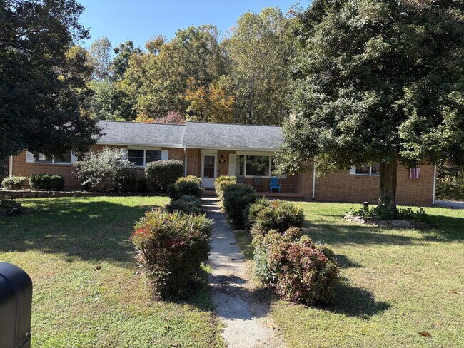 Building Photo - Great Family Home for Rent in Henderson County!