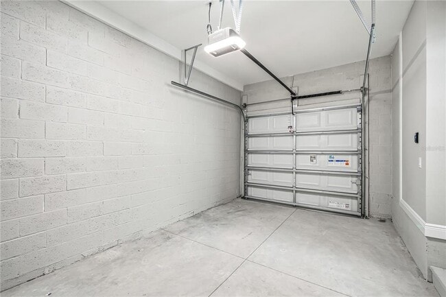 Building Photo - 2409 W Fig St