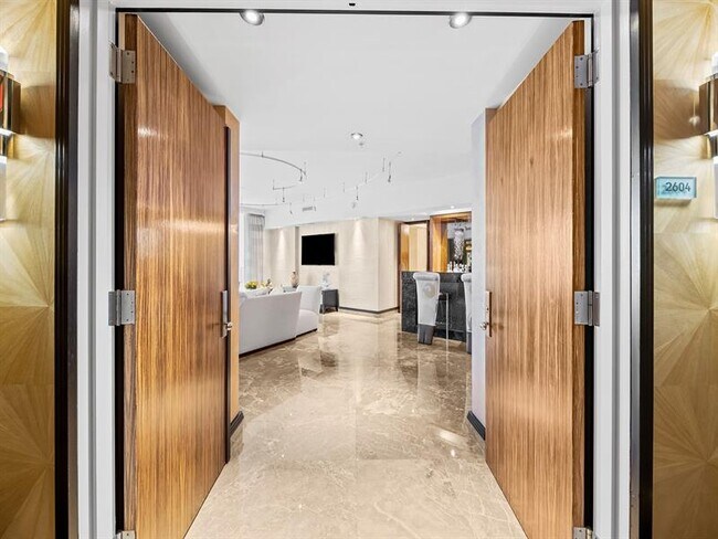 Building Photo - 333 Las Olas Way