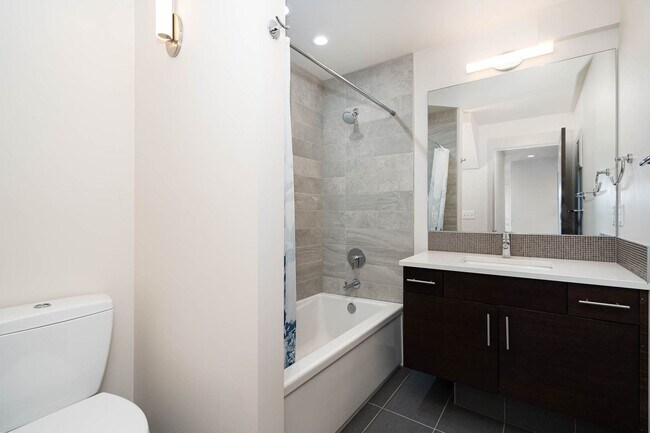 Building Photo - 3bd/1.75ba Seattle Townhome