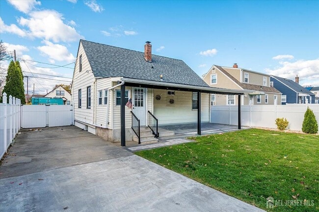 Building Photo - 14 Linden St