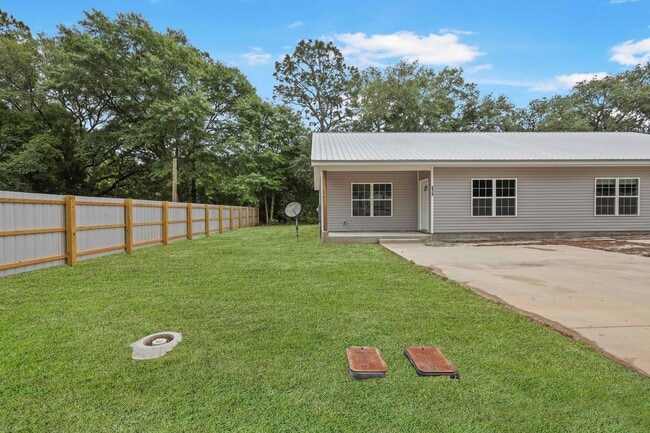 Building Photo - 2 Bed / 1 Bath Duplex for Rent – $1,400/Month