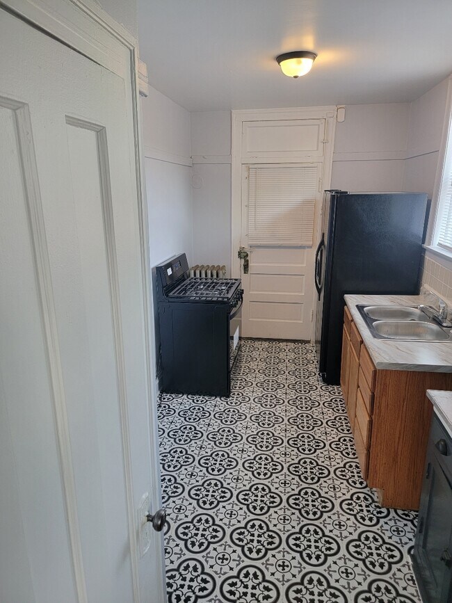 Kitchen - 8621 S Drexel Ave