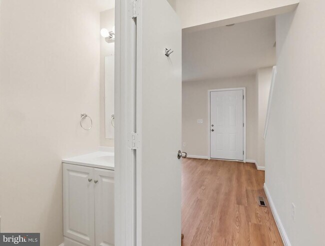 Building Photo - 7203 Rutherford Green Cir