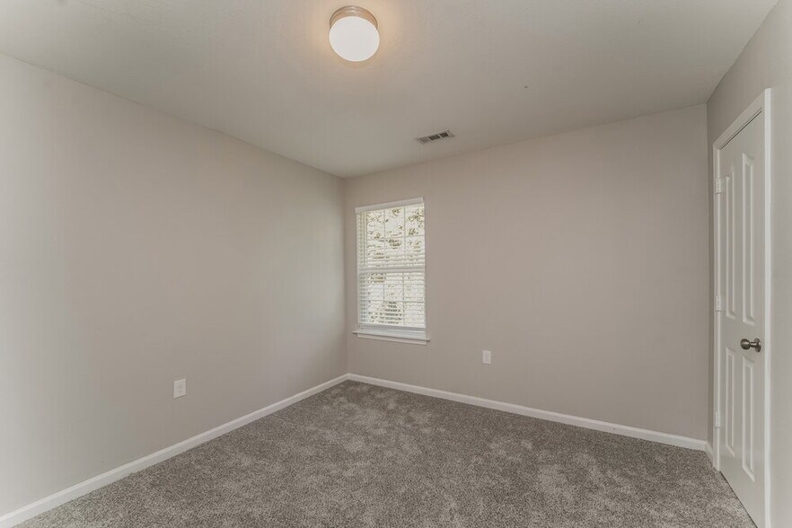 Building Photo - 6221 Summerour Place