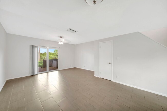 Building Photo - 1997 NE 15th Ave