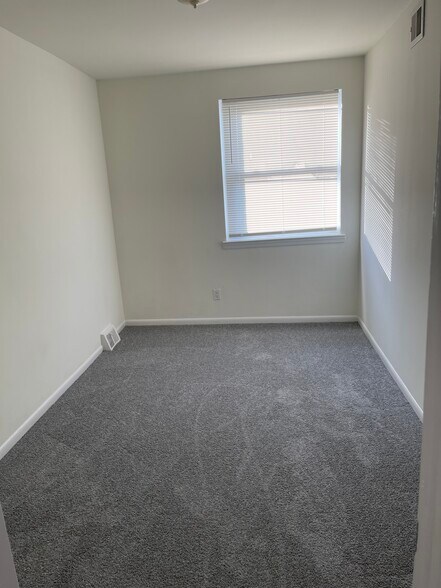 2 bedrooms - 7958 Langdon St