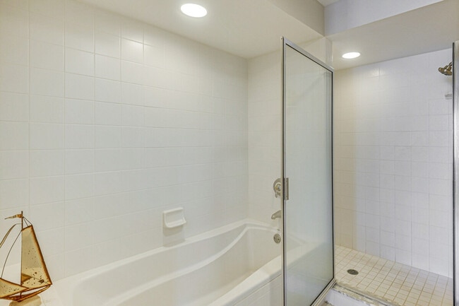 Building Photo - 4626 Harbour Village Blvd