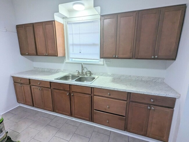 Building Photo - 3 Bedroom on the TX Side - Coming Soon!
