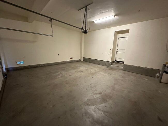 Building Photo - Beautiful 4 Bedroom, 3 Bath Mountain House...