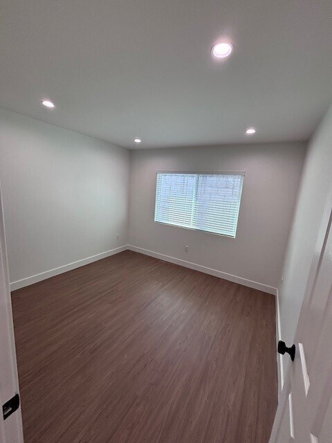 Building Photo - 205 1/2 W Colden Ave