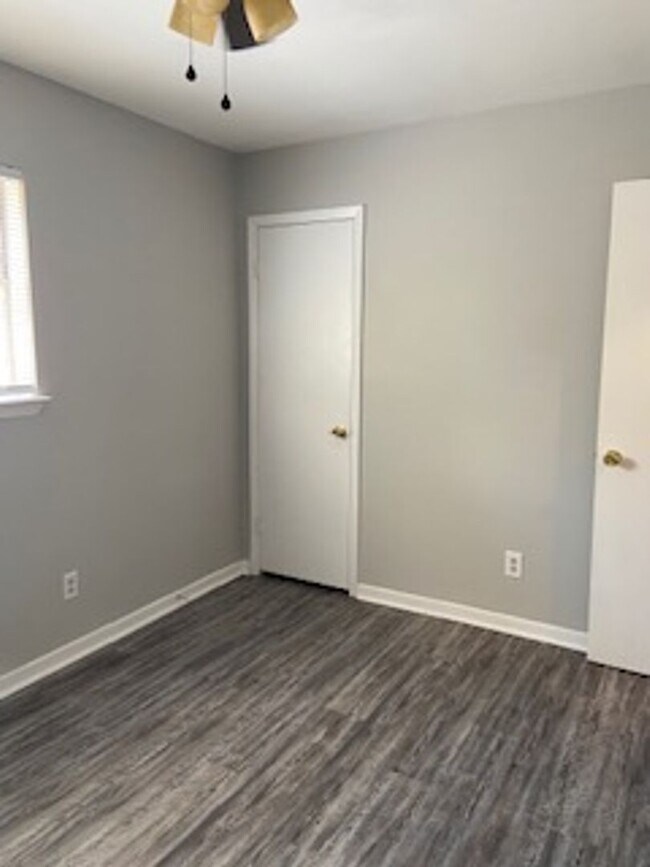 Building Photo - 318 N La Salle Dr