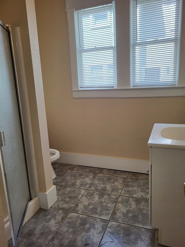 Building Photo - Downtown Rental