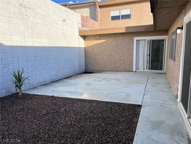 Building Photo - 3369 Medina Ct