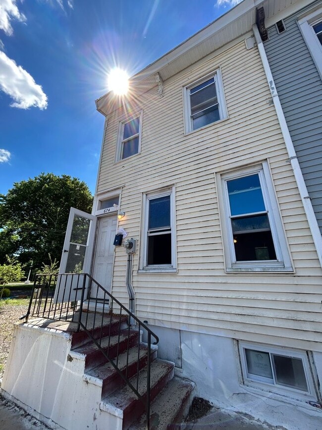 Building Photo - 674 N Clinton Ave