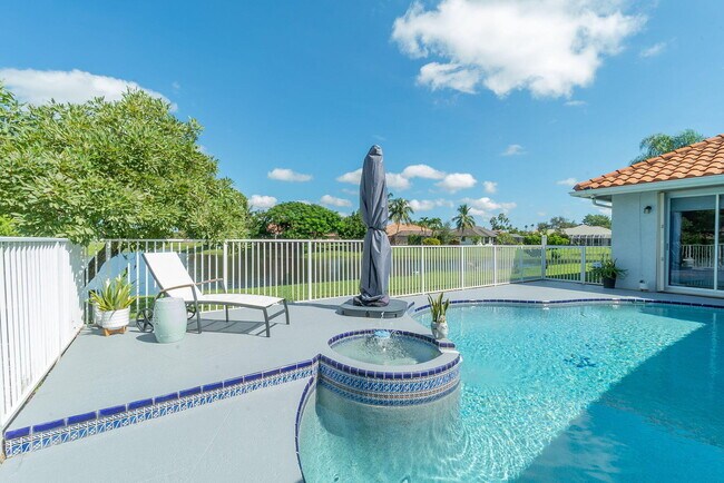 Building Photo - 1907 S Club Dr