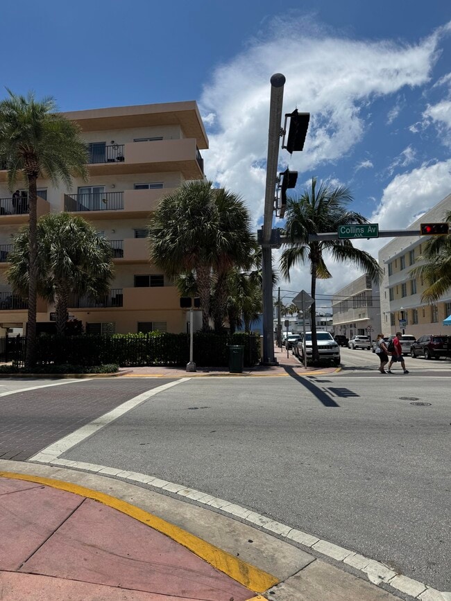 Building Photo - 1150 Collins Ave