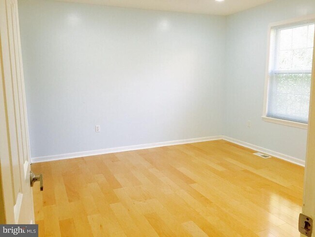 Building Photo - 7 Drewes Ct