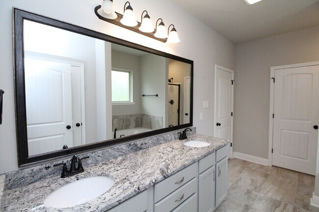 Building Photo - Spacious 3BR/2BA Home Near Navy Federal HQ with Split Floor Plan, High Ceilings & 2-Car Garage