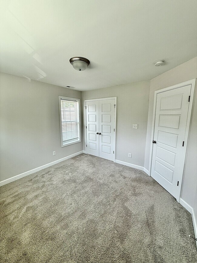 Building Photo - 325 Whetstone Dr